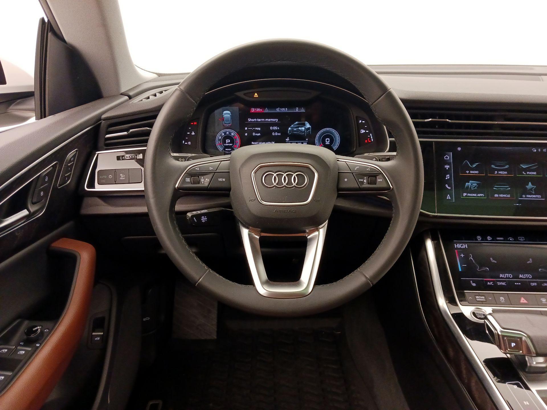 Thumbnail: 2022 Audi Q8 - 10