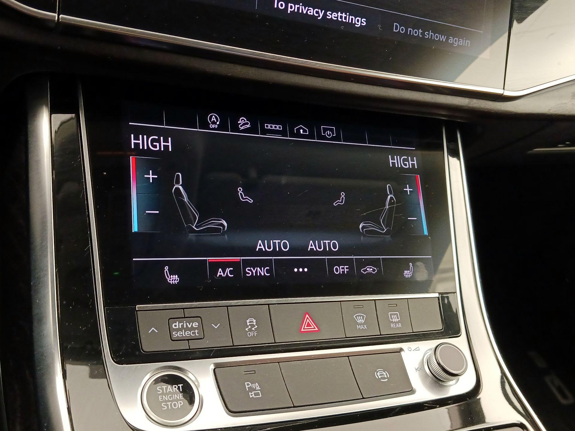 Thumbnail: 2022 Audi Q8 - 17