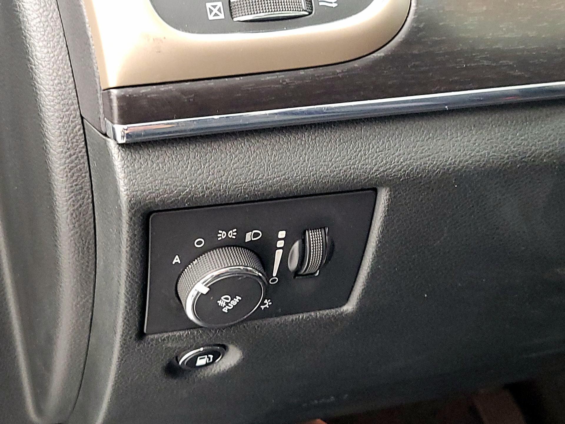 Thumbnail: 2015 Jeep Grand Cherokee - 13