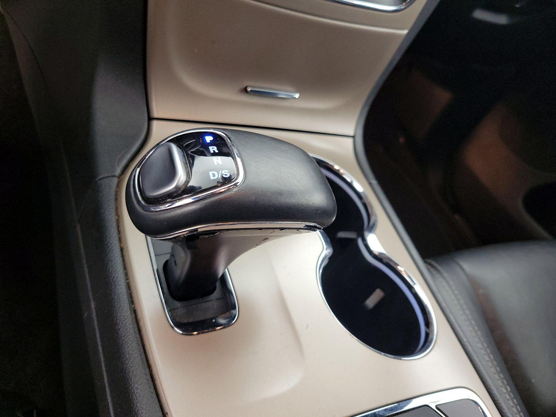 Thumbnail: 2015 Jeep Grand Cherokee - 17
