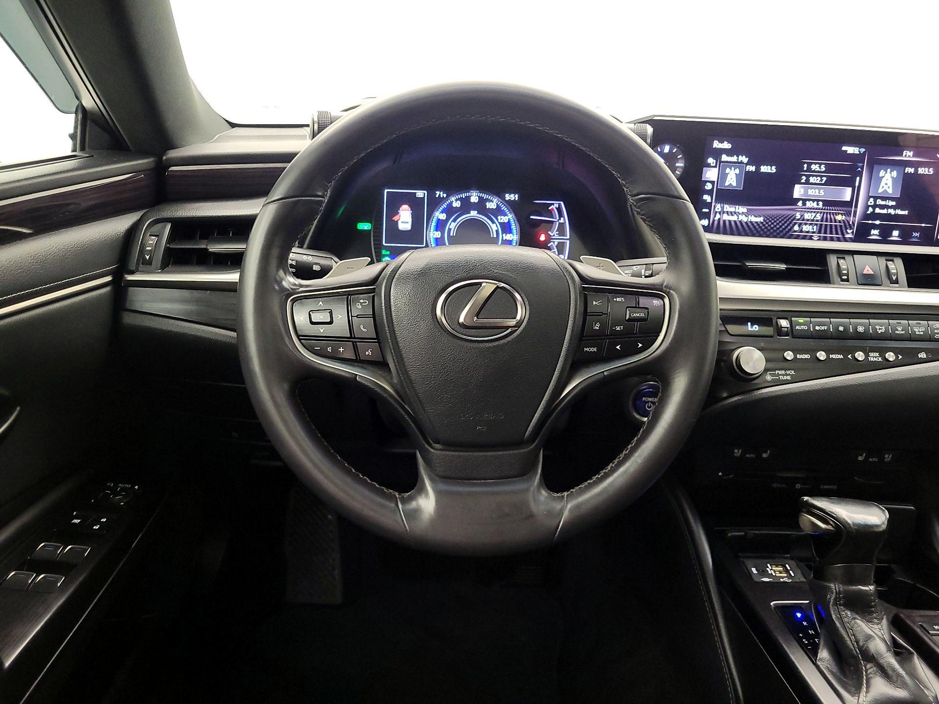 Thumbnail: 2021 Lexus ES - 10