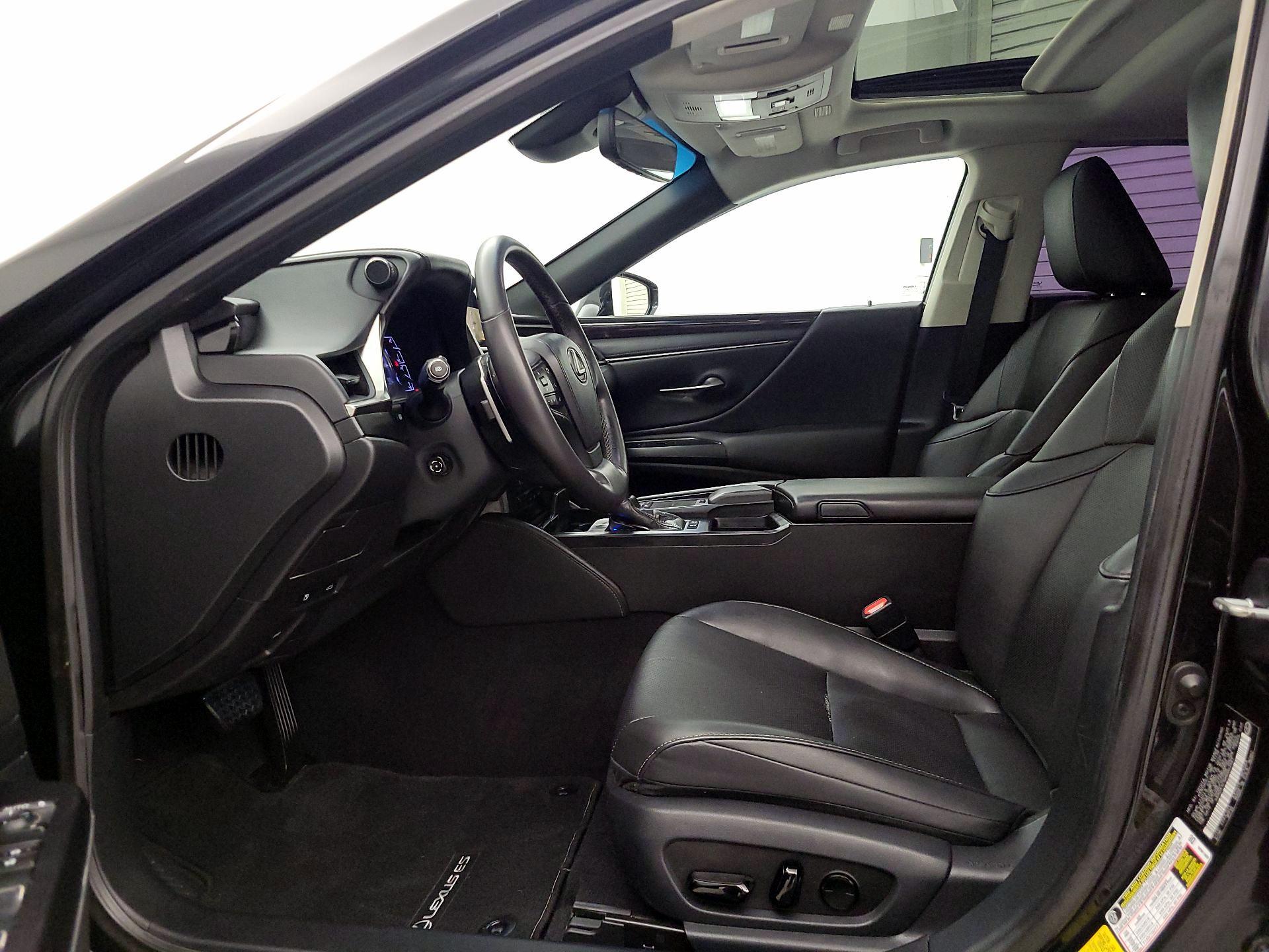 Thumbnail: 2021 Lexus ES - 11