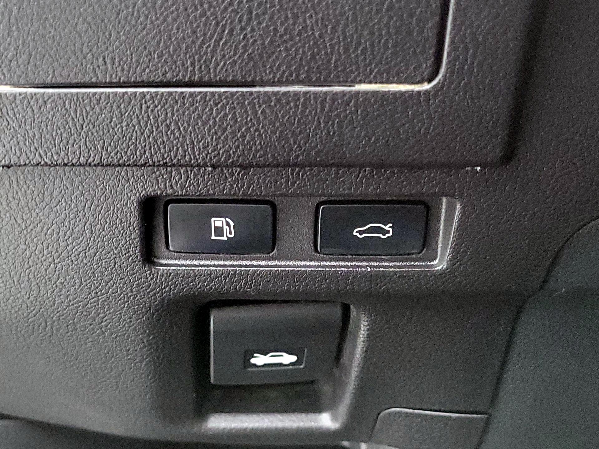 Thumbnail: 2021 Lexus ES - 13