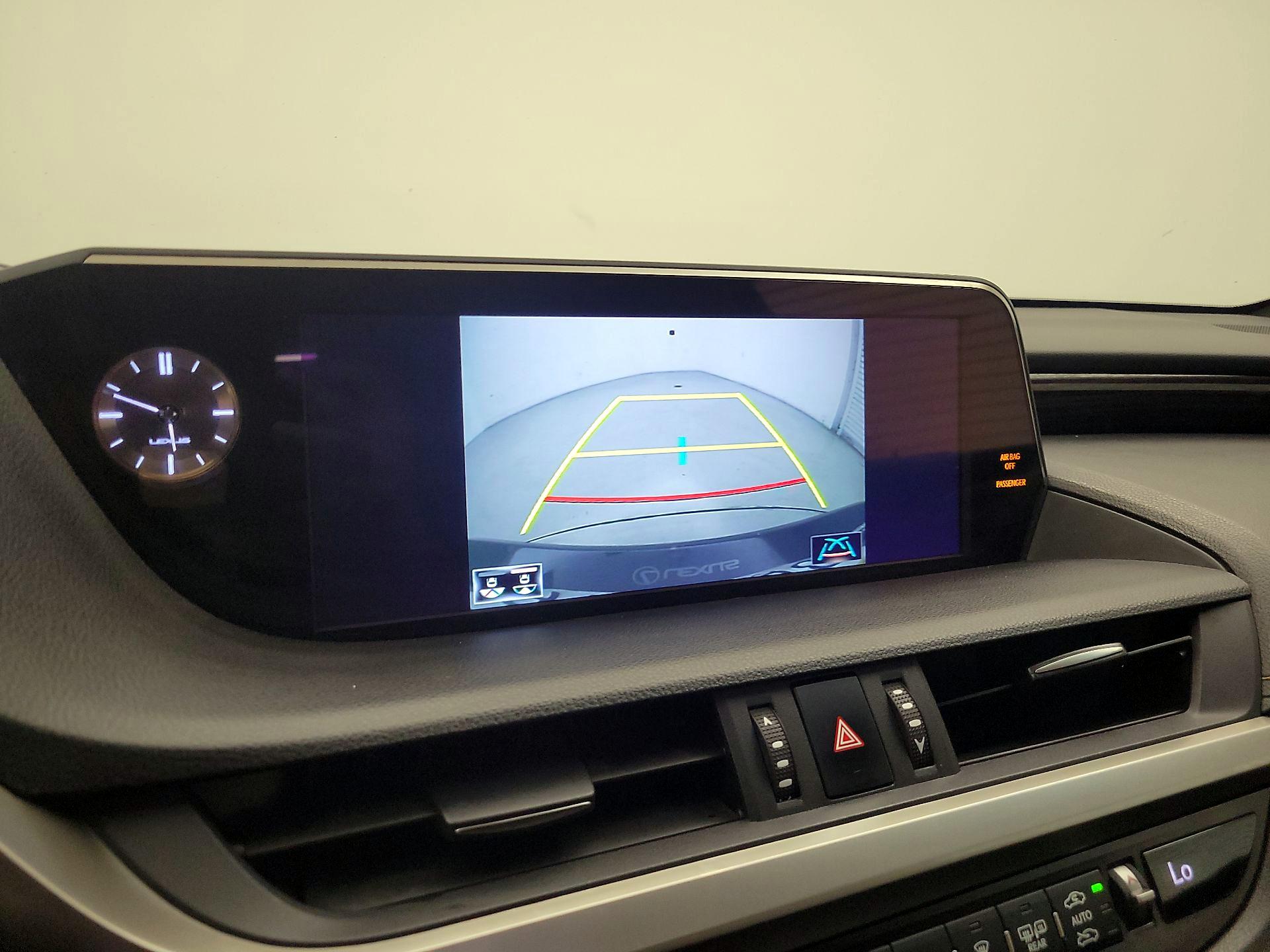 Thumbnail: 2021 Lexus ES - 14