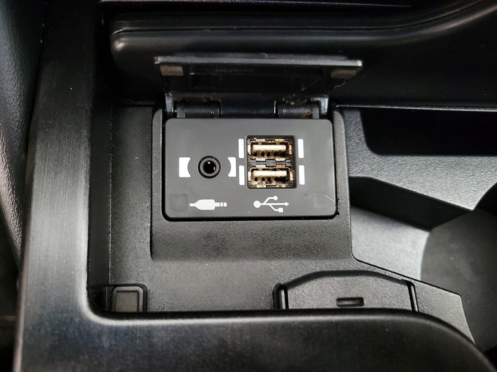 Thumbnail: 2021 Lexus ES - 18