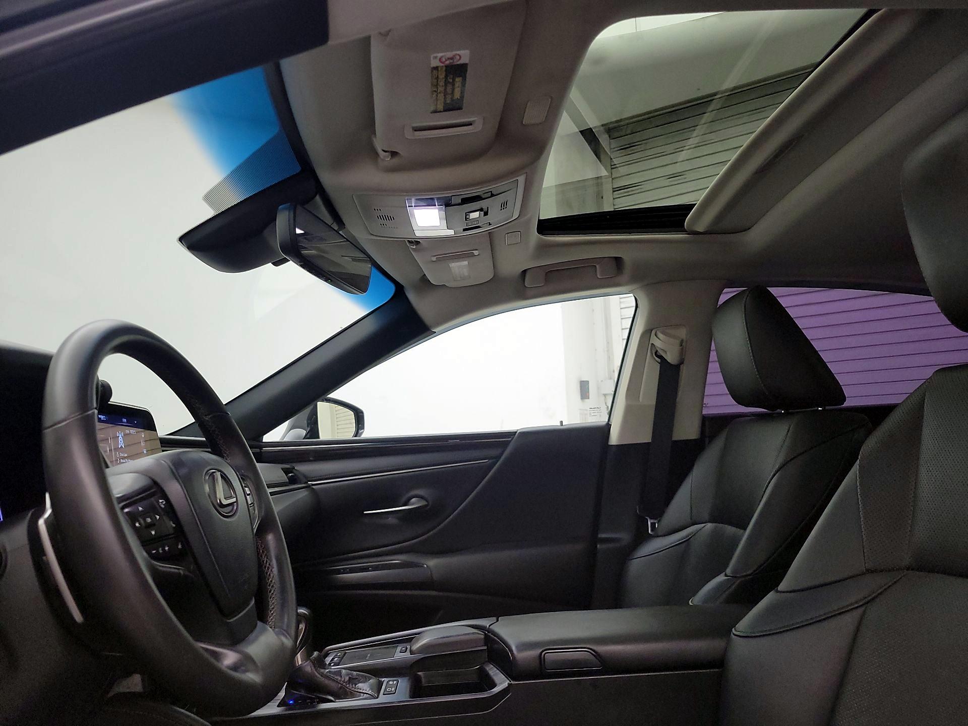 Thumbnail: 2021 Lexus ES - 19