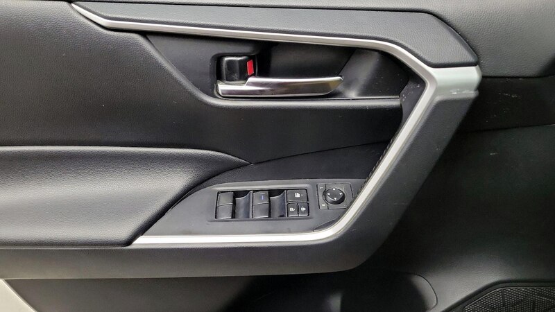 2019 Toyota RAV4 XLE 12