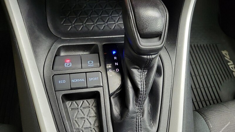 2019 Toyota RAV4 XLE 17