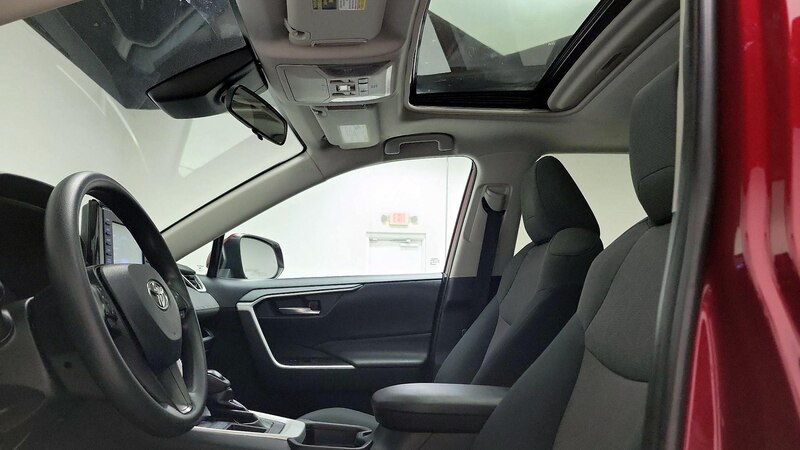 2019 Toyota RAV4 XLE 19