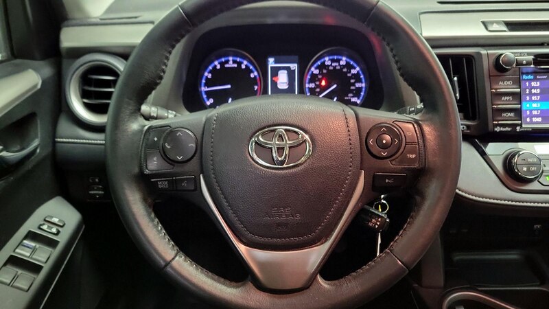 2017 Toyota RAV4 XLE 10