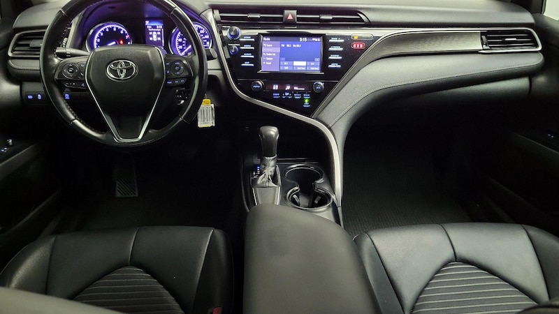 2019 Toyota Camry SE 9