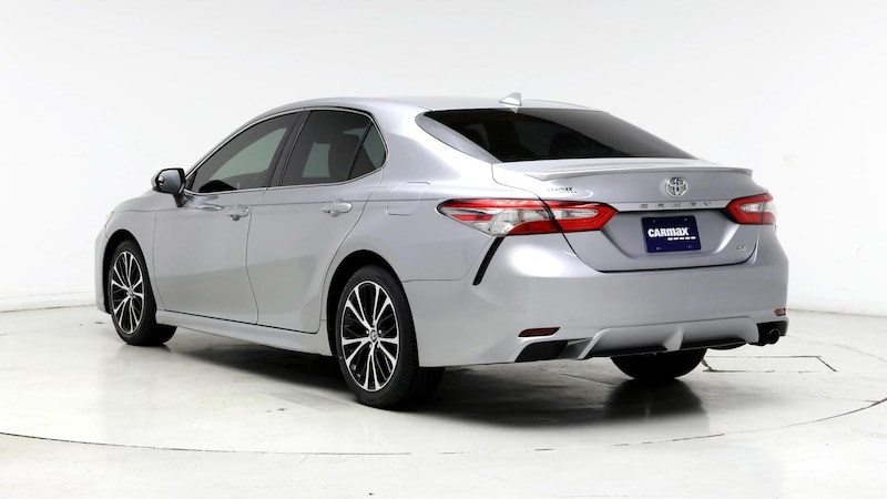 2019 Toyota Camry SE 2