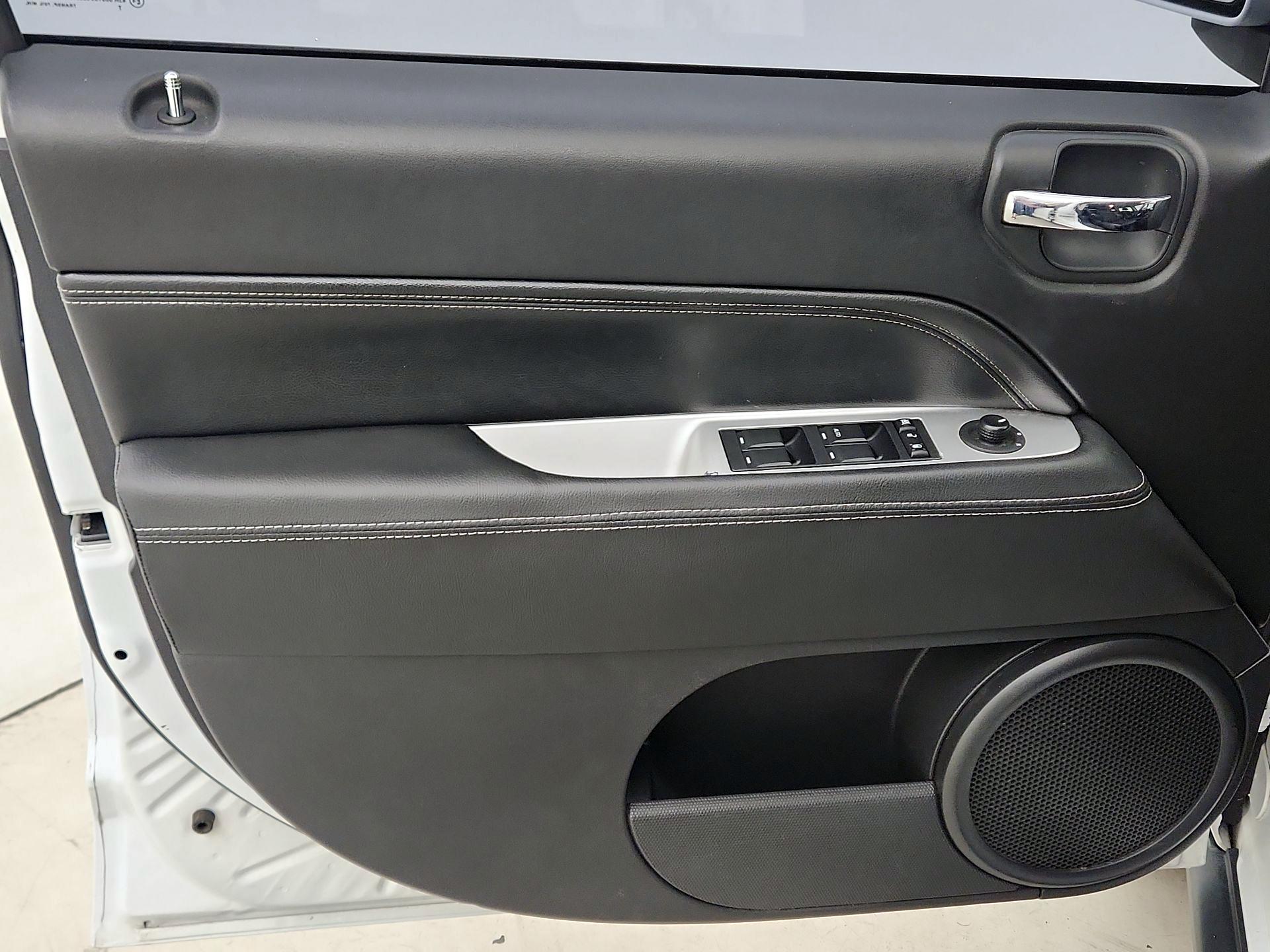 Thumbnail: 2016 Jeep Compass - 12