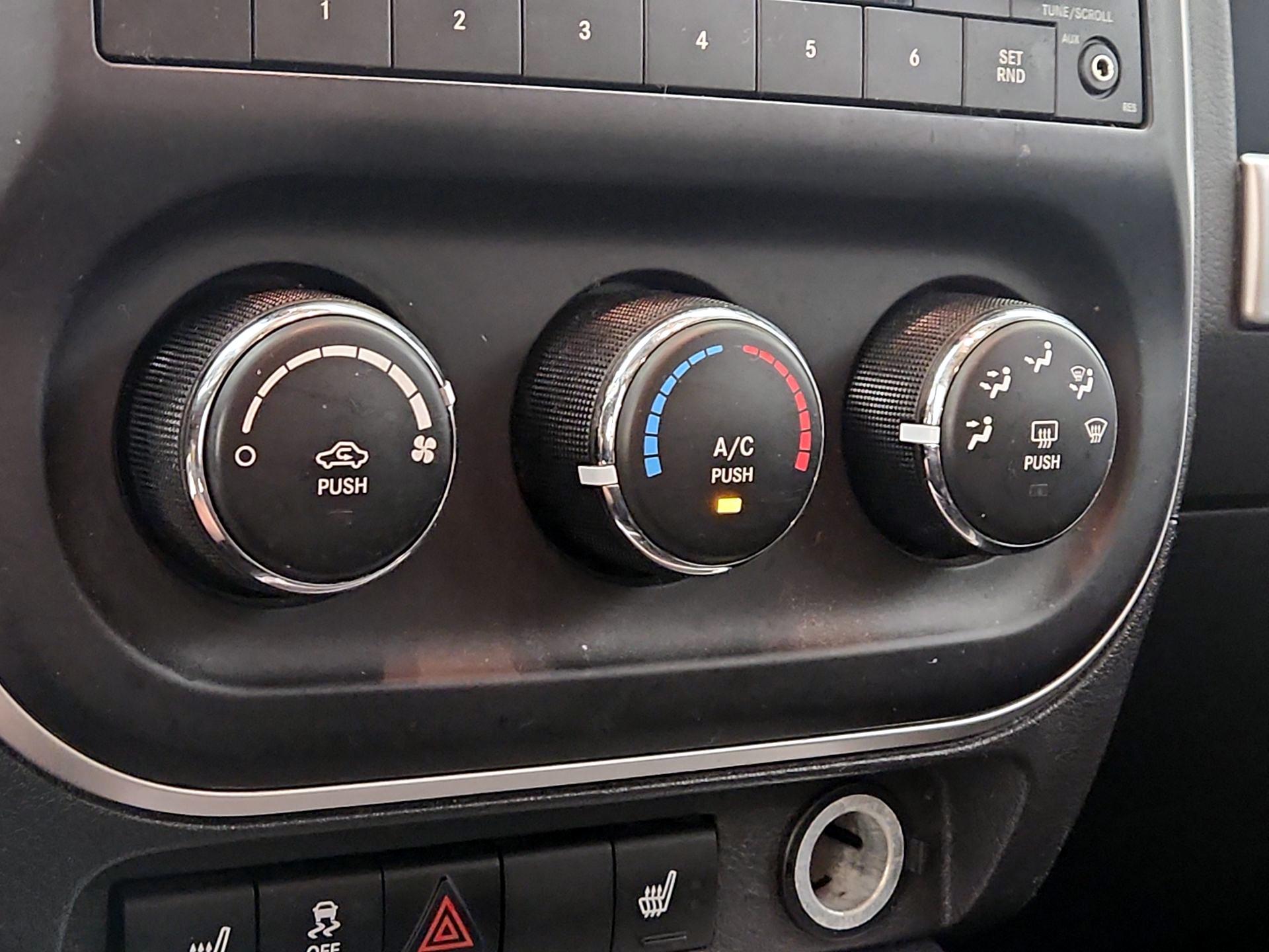 Thumbnail: 2016 Jeep Compass - 14