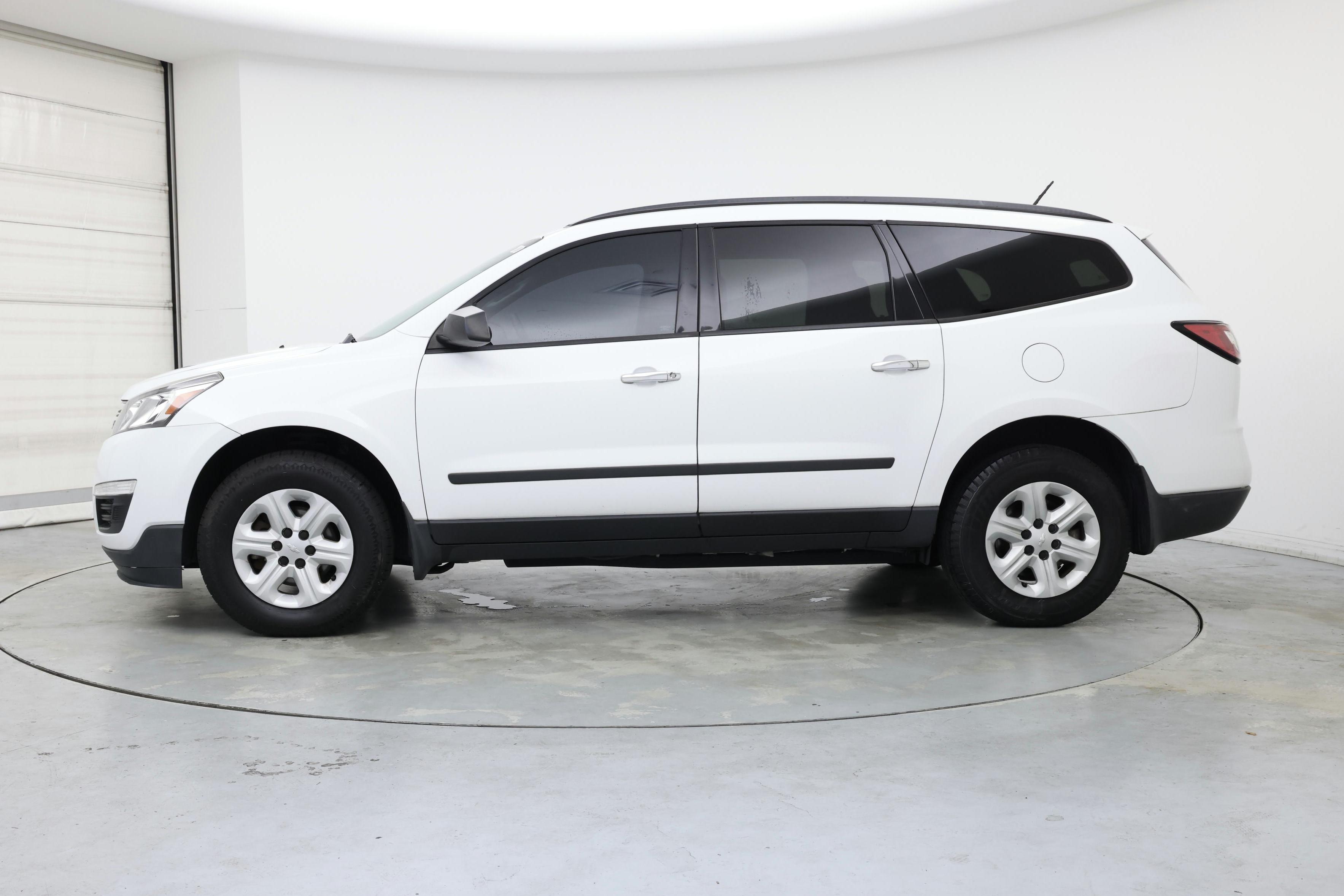 Thumbnail: 2017 Chevrolet Traverse - 3