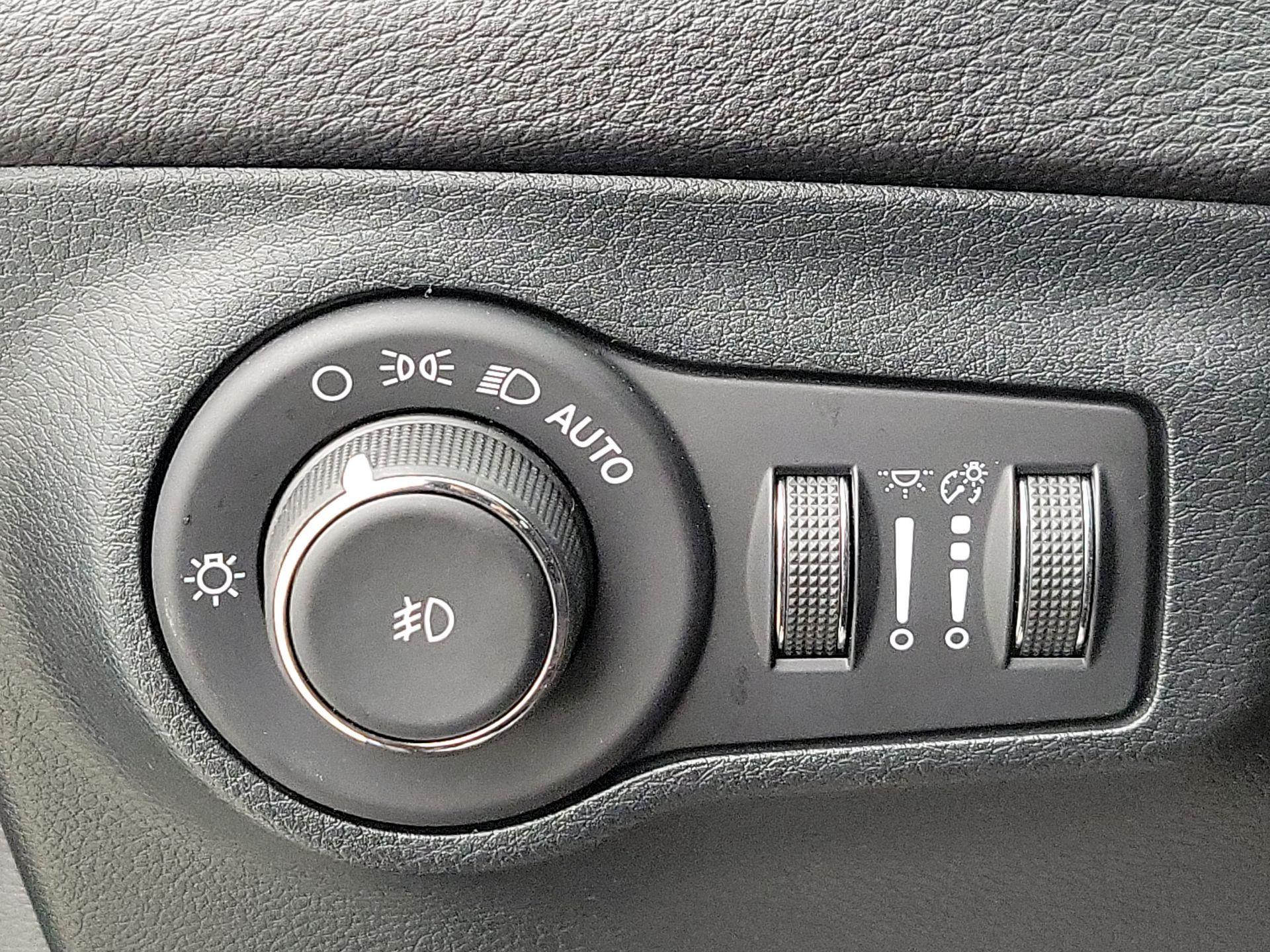 Thumbnail: 2021 Jeep Compass - 13
