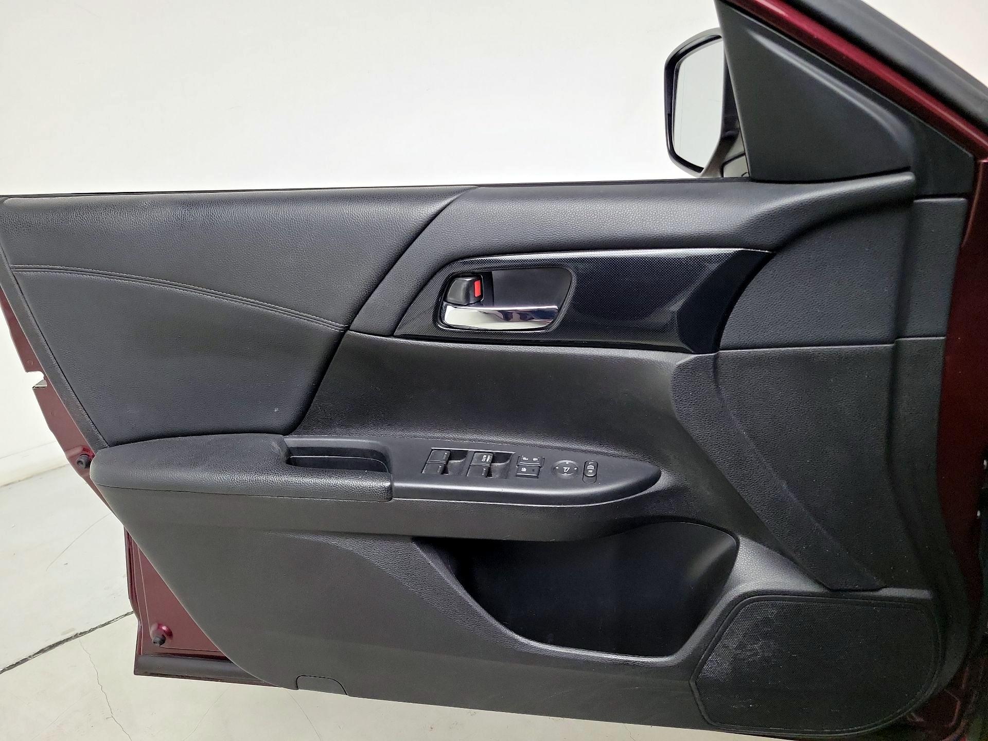 Thumbnail: 2015 Honda Accord - 12