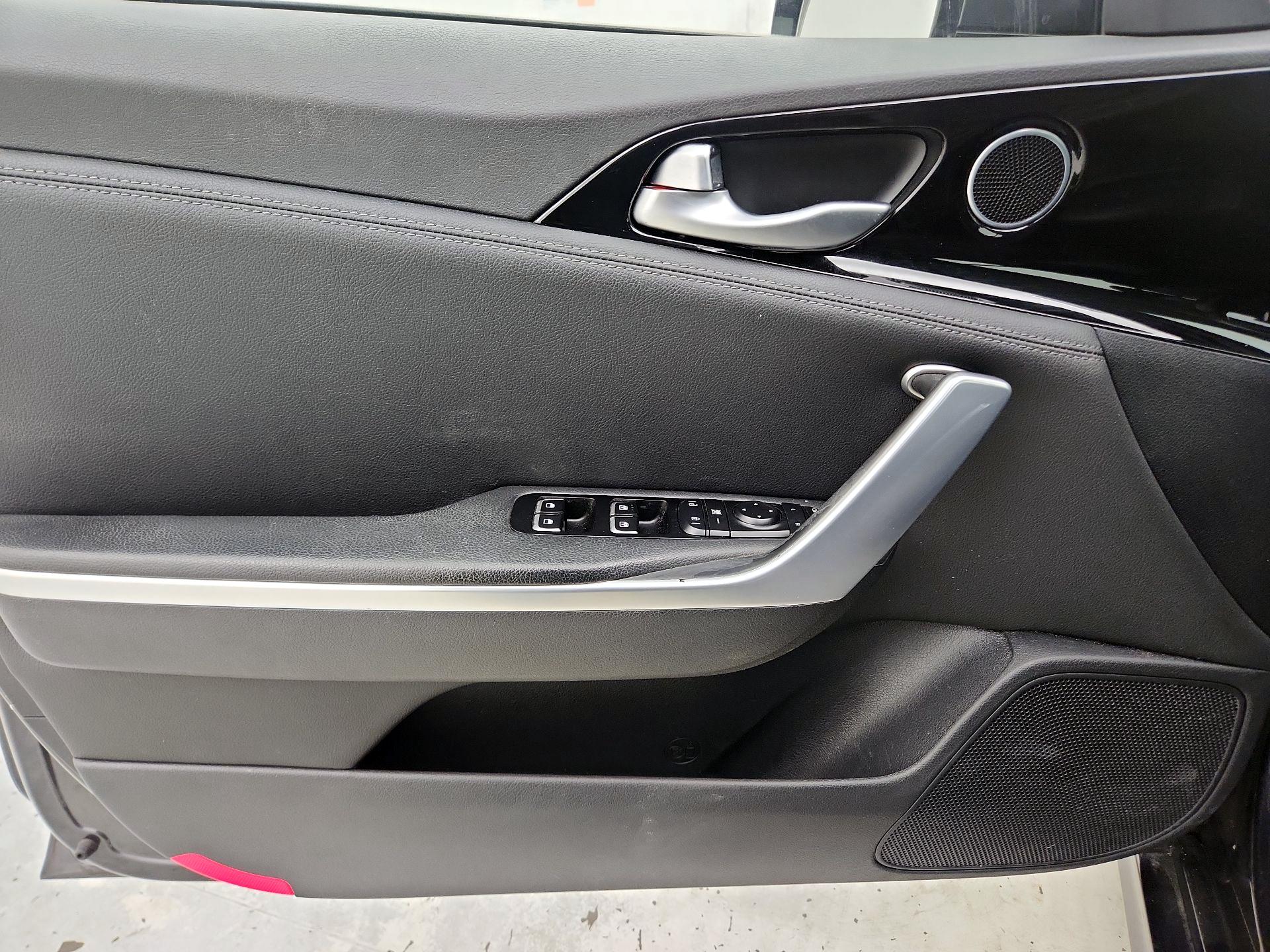 Thumbnail: 2019 Kia Stinger - 12