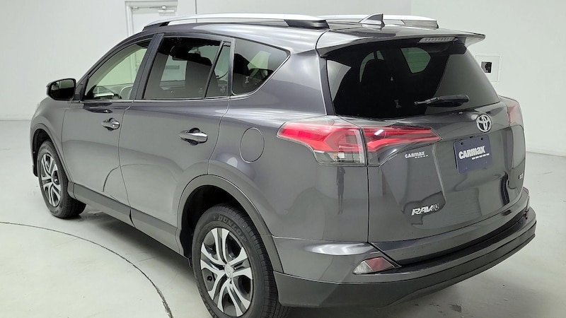 2018 Toyota RAV4 LE 7