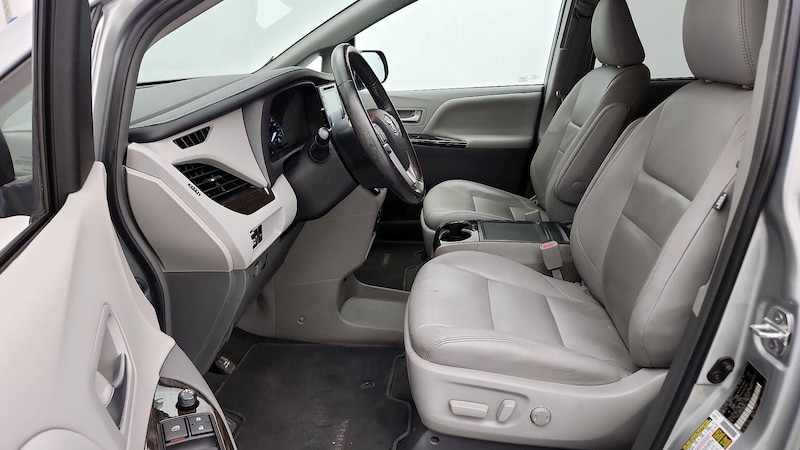 2019 Toyota Sienna XLE 11