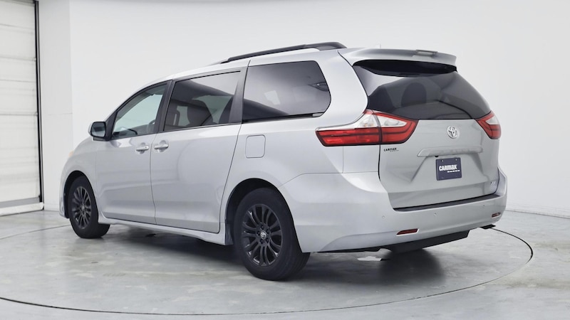 2019 Toyota Sienna XLE 2