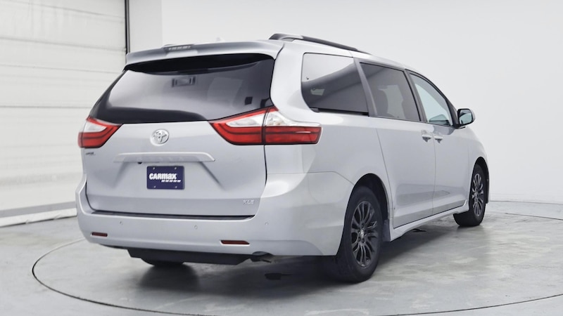 2019 Toyota Sienna XLE 8