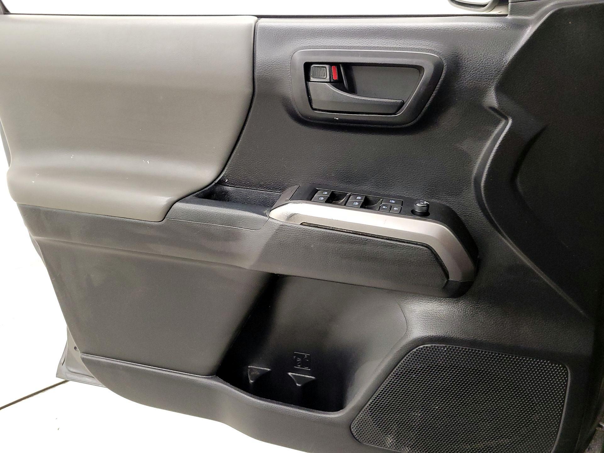 Thumbnail: 2021 Toyota Tacoma - 12