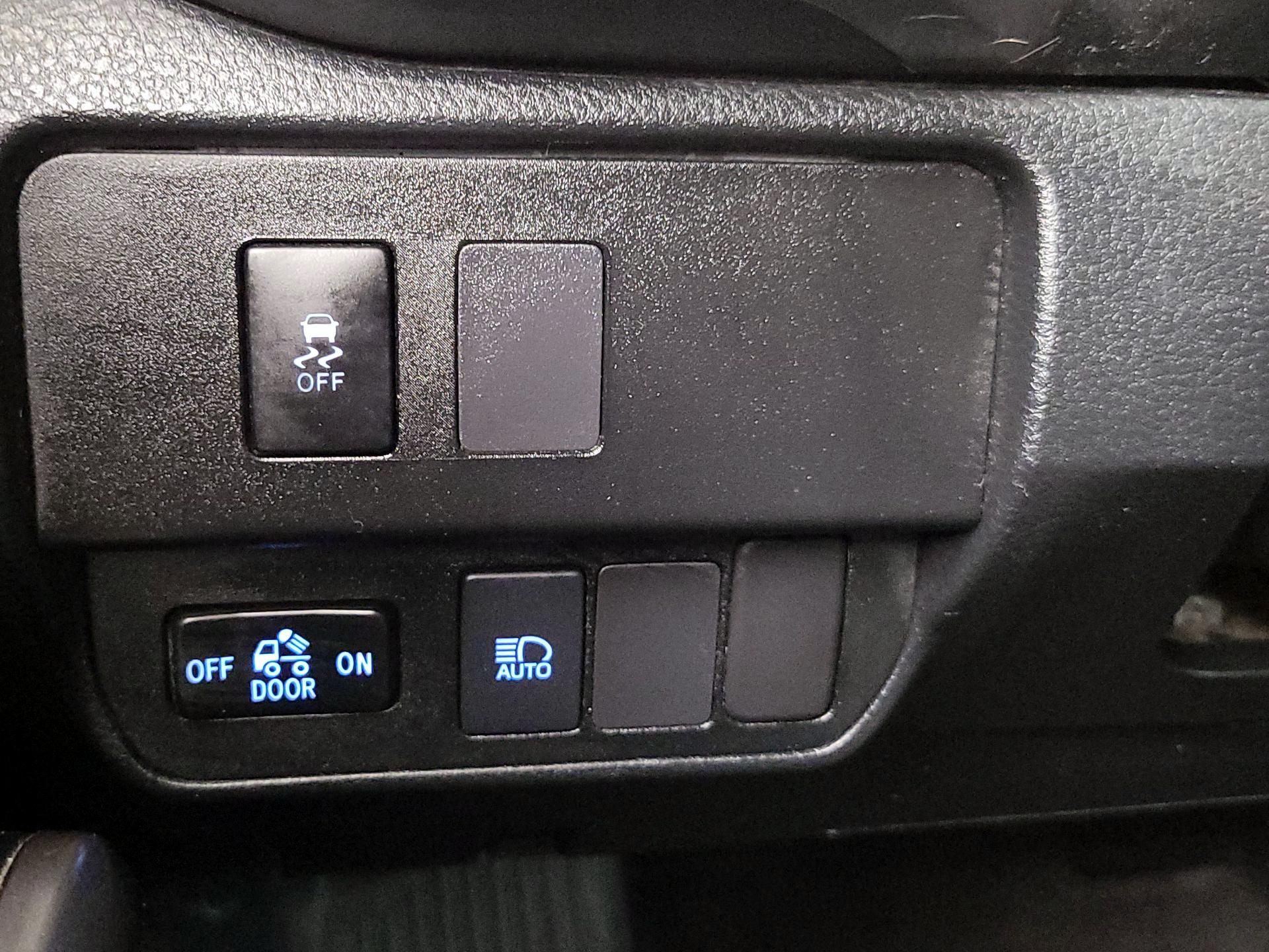 Thumbnail: 2021 Toyota Tacoma - 13