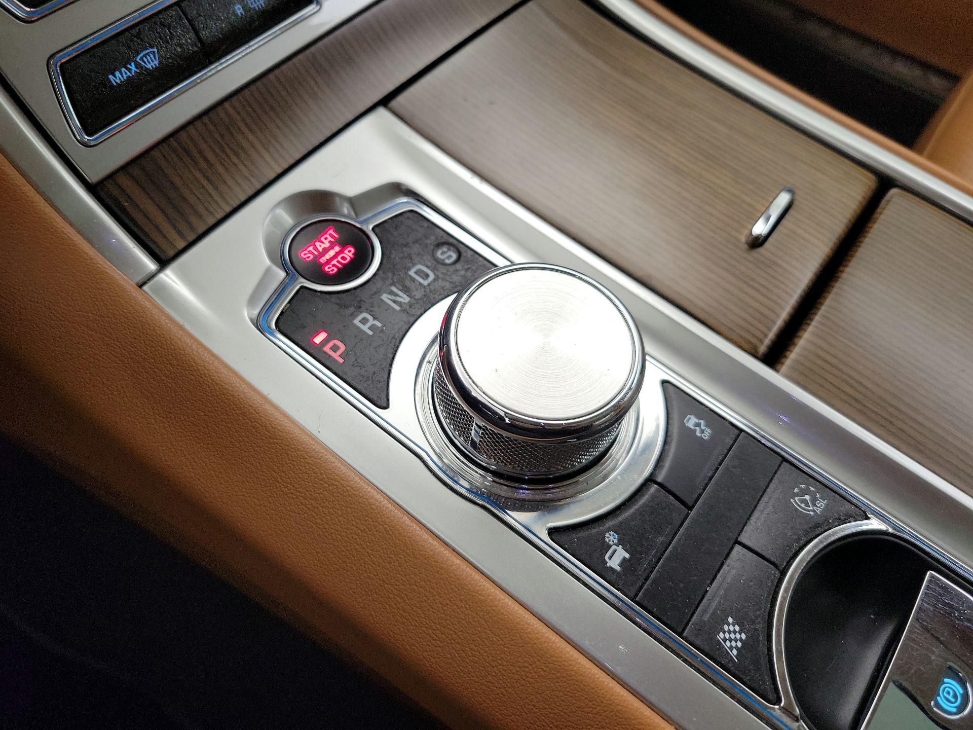 Thumbnail: 2015 Jaguar XF - 16