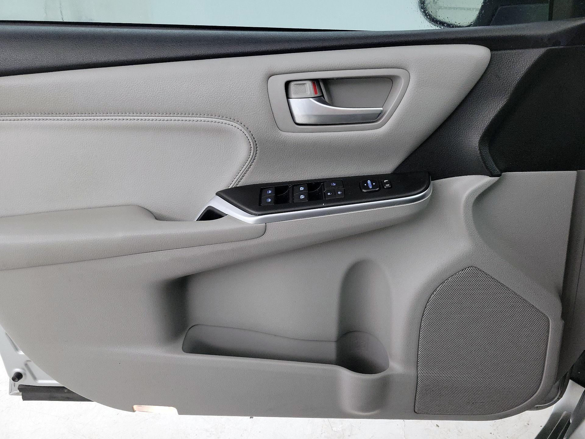 Thumbnail: 2017 Toyota Camry - 12