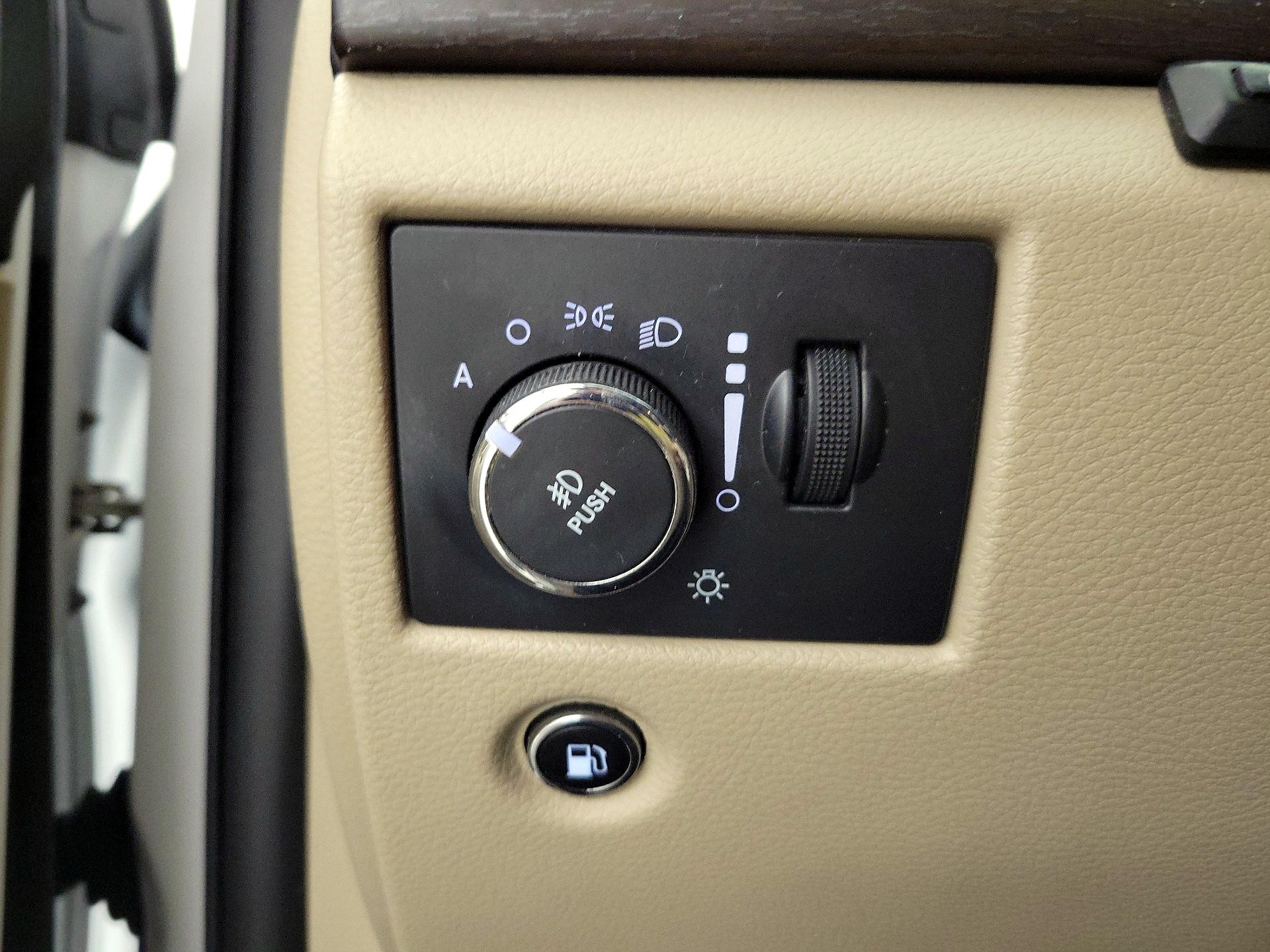 Thumbnail: 2015 Jeep Grand Cherokee - 13