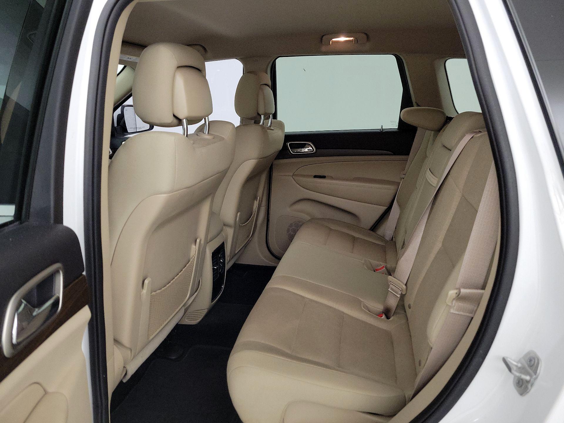 Thumbnail: 2015 Jeep Grand Cherokee - 17