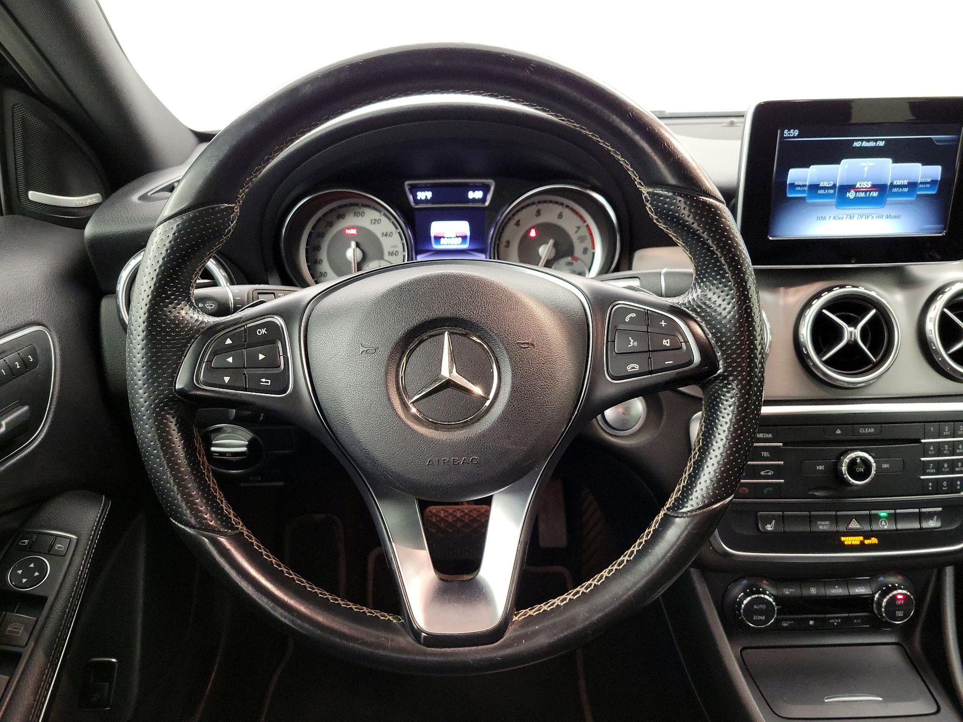 Thumbnail: 2016 Mercedes-Benz GLA - 10