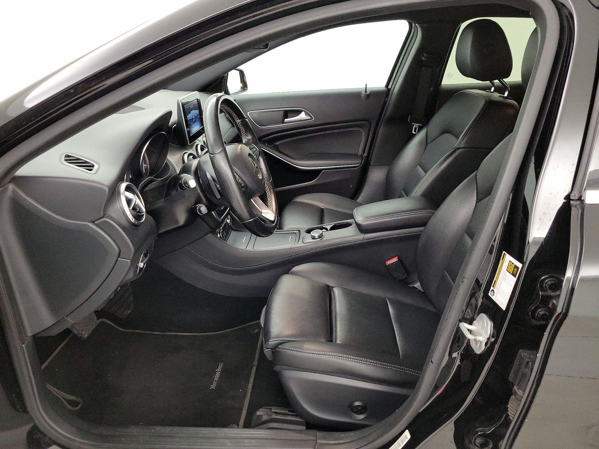 Thumbnail: 2016 Mercedes-Benz GLA - 11