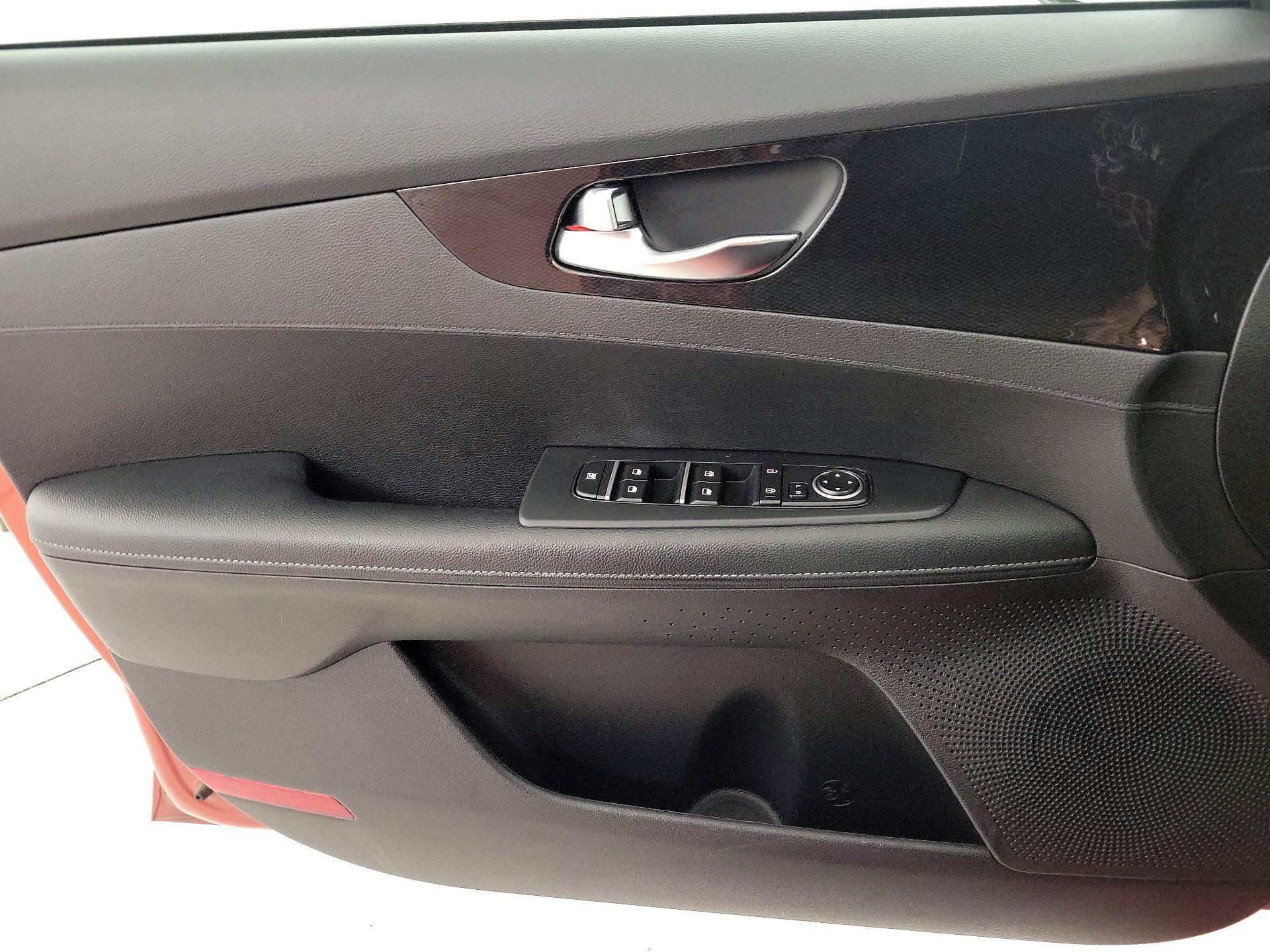Thumbnail: 2022 Kia Forte - 12
