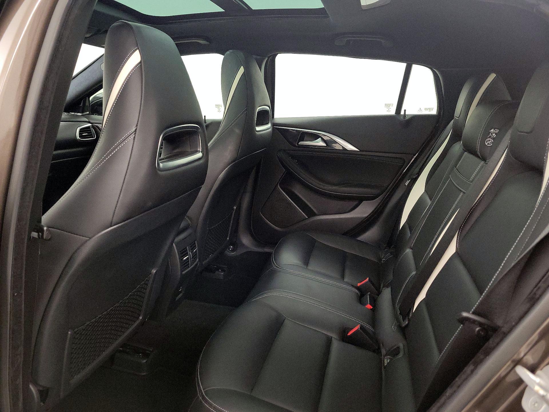 Thumbnail: 2017 INFINITI QX30 - 19