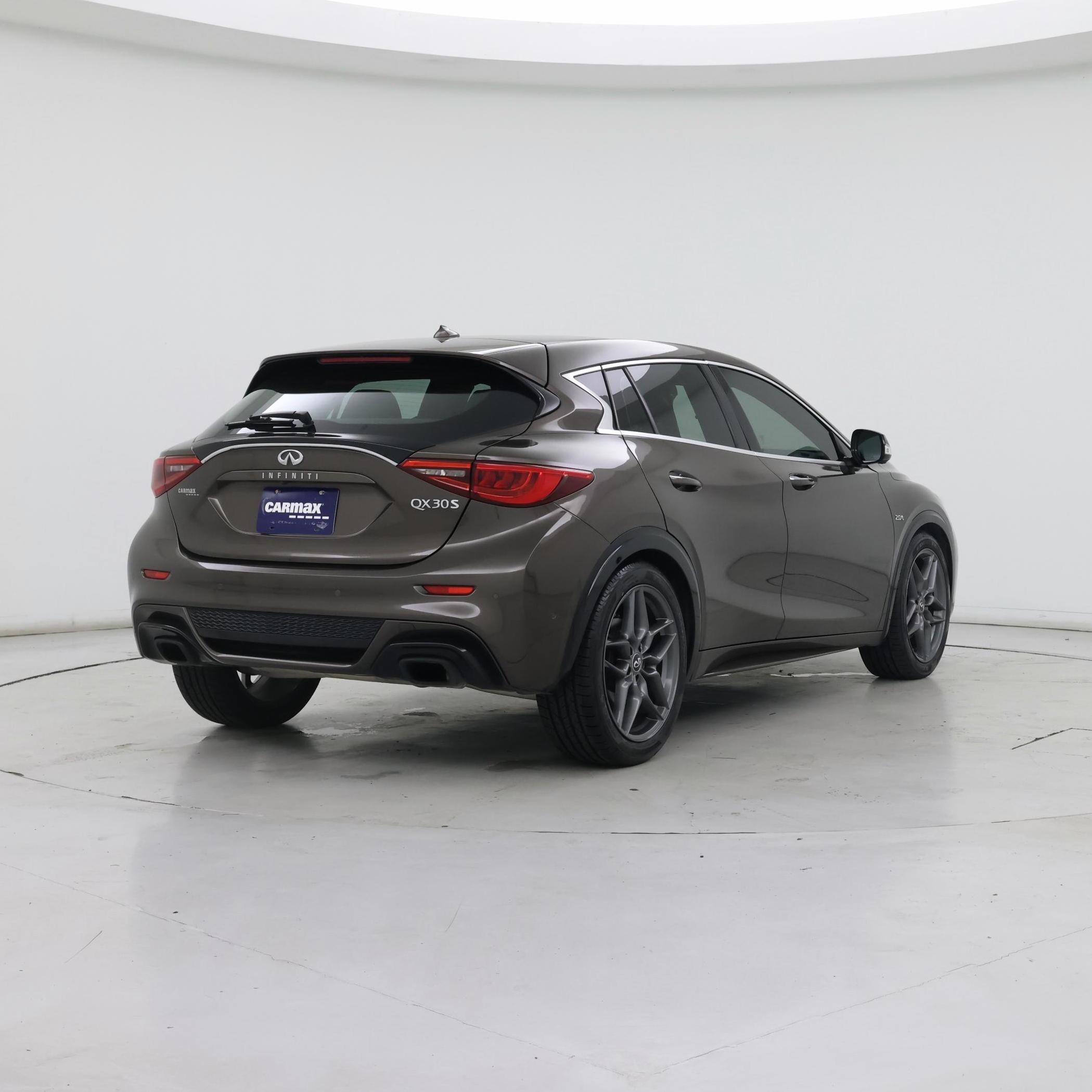 Thumbnail: 2017 INFINITI QX30 - 8