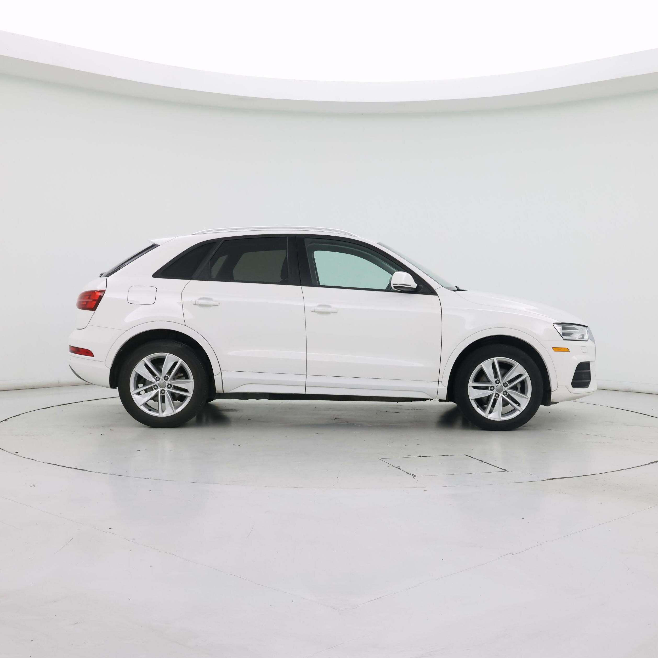 Thumbnail: 2017 Audi Q3 - 7