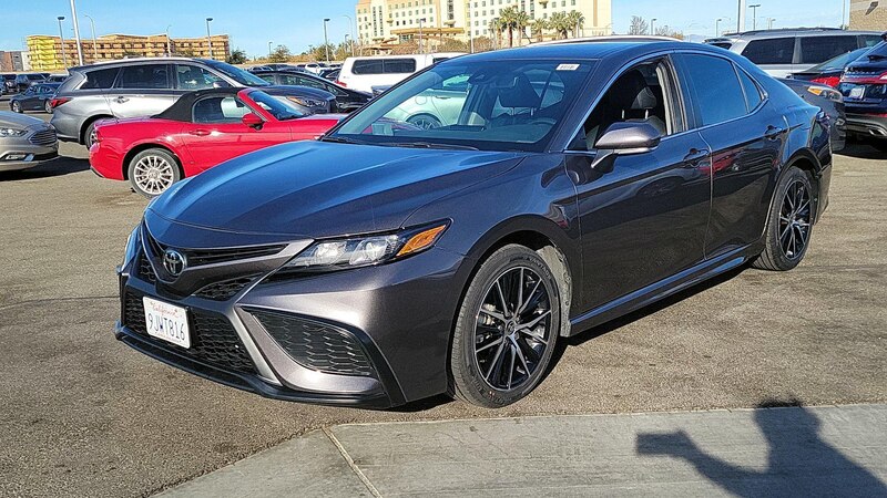 2024 Toyota Camry SE 3