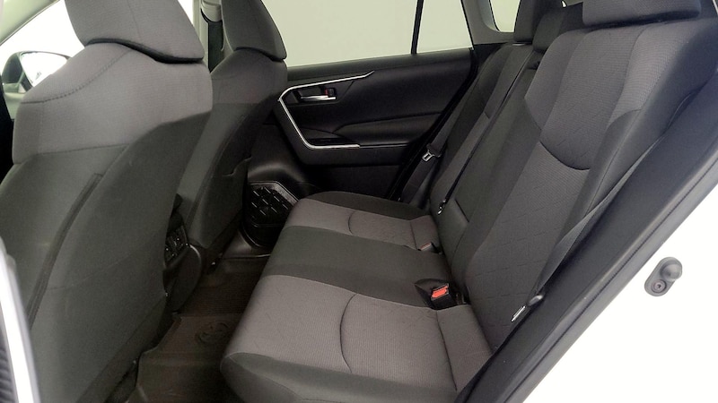 2020 Toyota RAV4 XLE 17