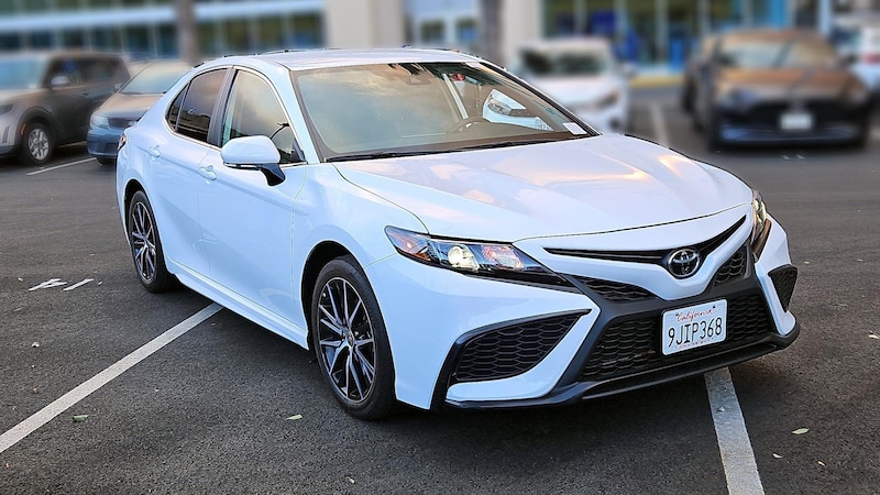 2024 Toyota Camry SE Hero Image