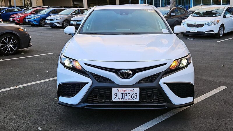 2024 Toyota Camry SE 2