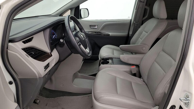 2016 Toyota Sienna XLE 11