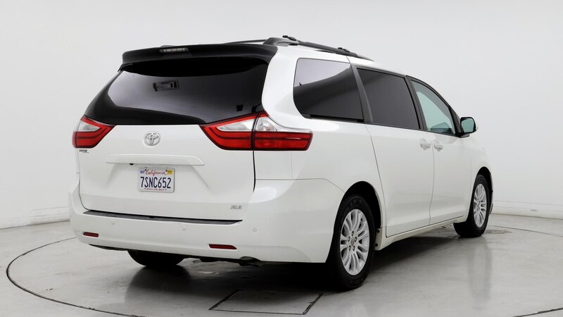 2016 Toyota Sienna XLE 8