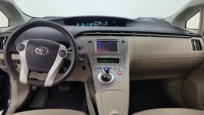 2015 Toyota Prius Two 9