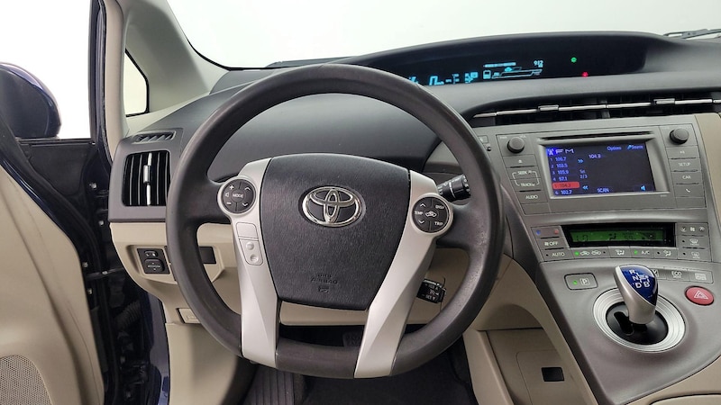 2015 Toyota Prius Two 10