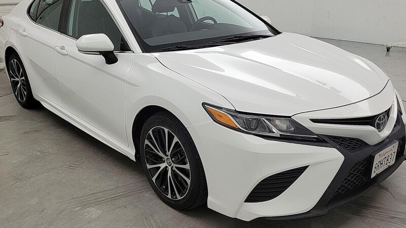 2020 Toyota Camry SE Hero Image