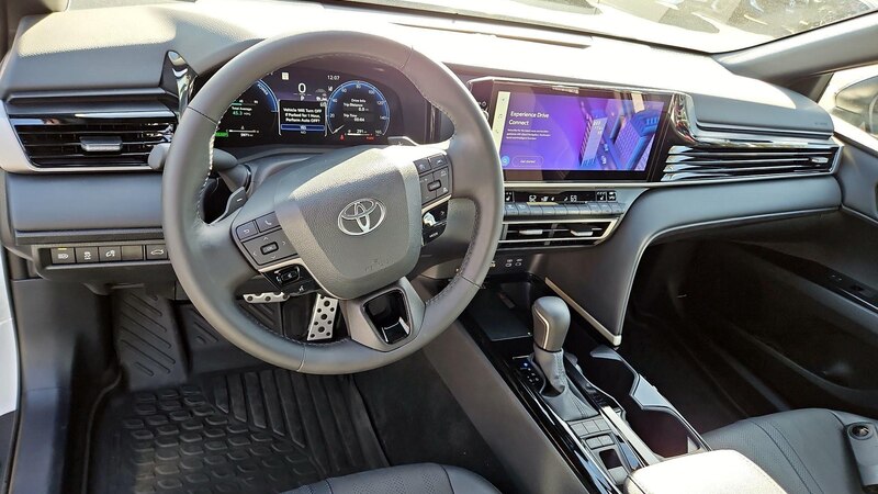 2025 Toyota Camry XSE 8