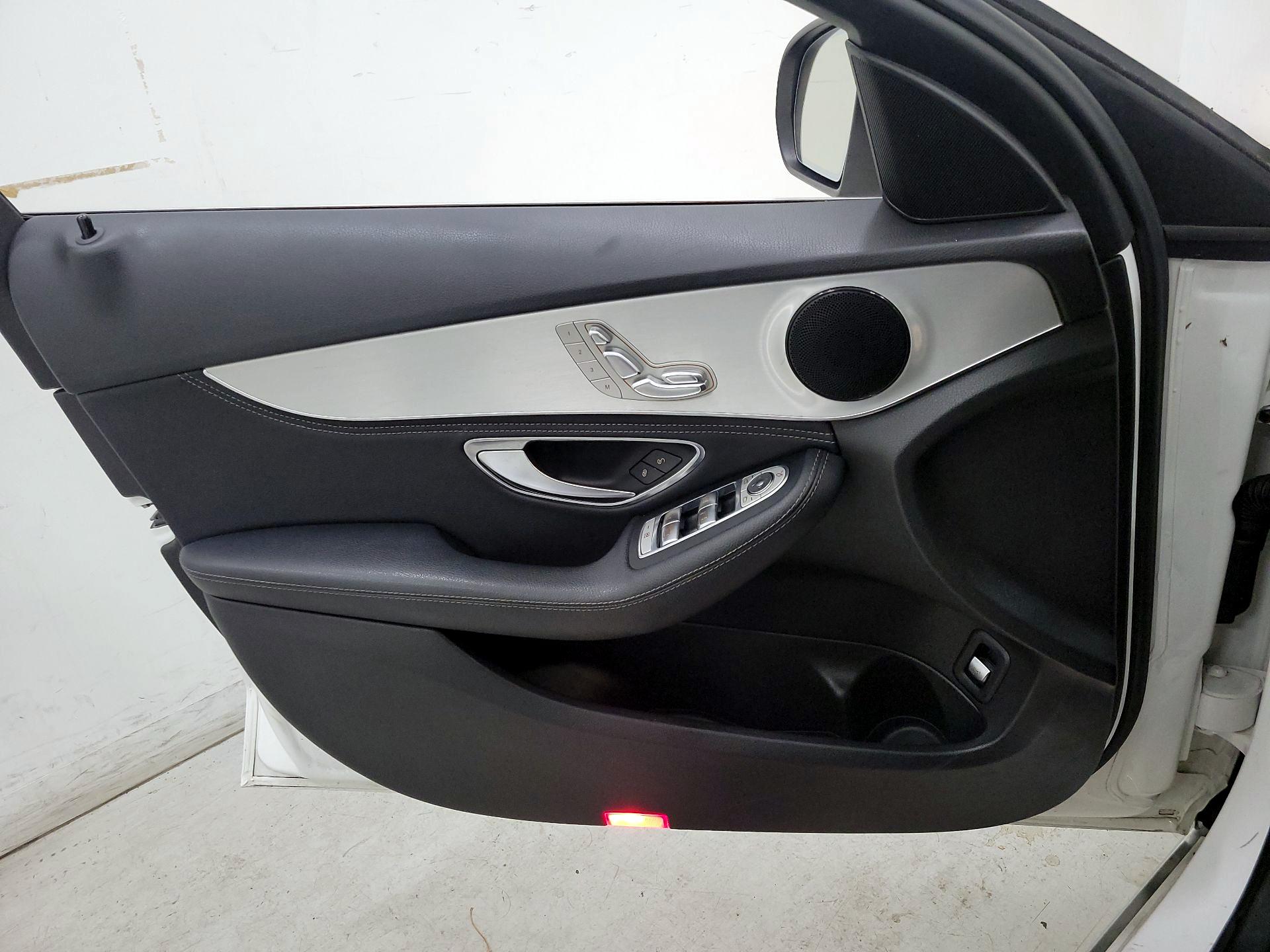 Thumbnail: 2016 Mercedes-Benz C-Class - 12