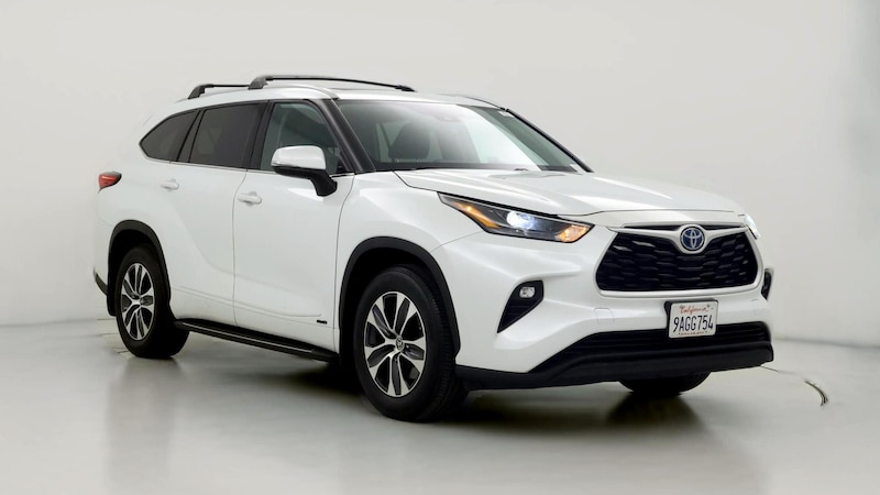 2022 Toyota Highlander XLE Hero Image